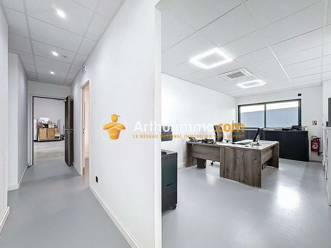 Commerce à VAULX-MILIEU