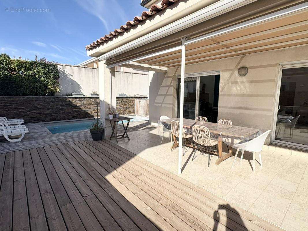Maison 110 m² à Le Grau-Du-Roi  - photo 2