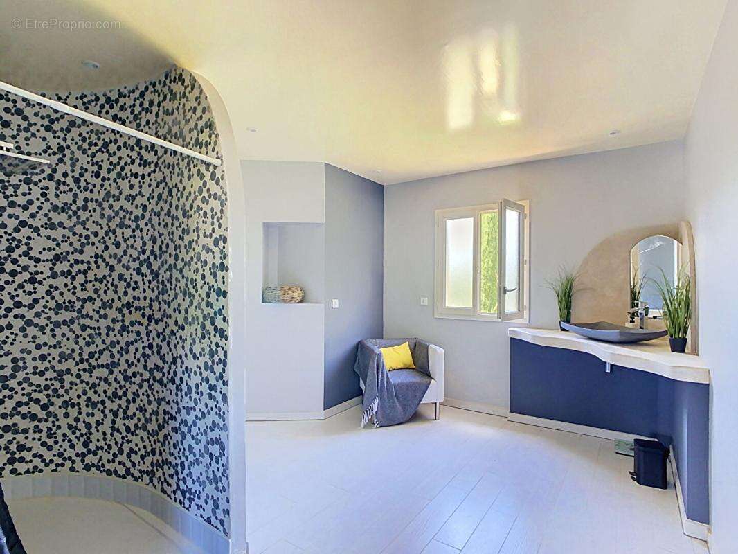 Belle propriété contemporaine avec piscine chauffée, dépendances et prestations de qualité - photo 12