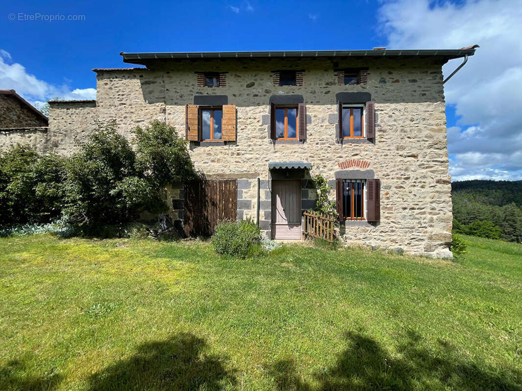 Maison à CHAMPAGNAC-LE-VIEUX