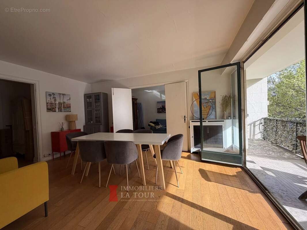 Appartement à PARIS-16E