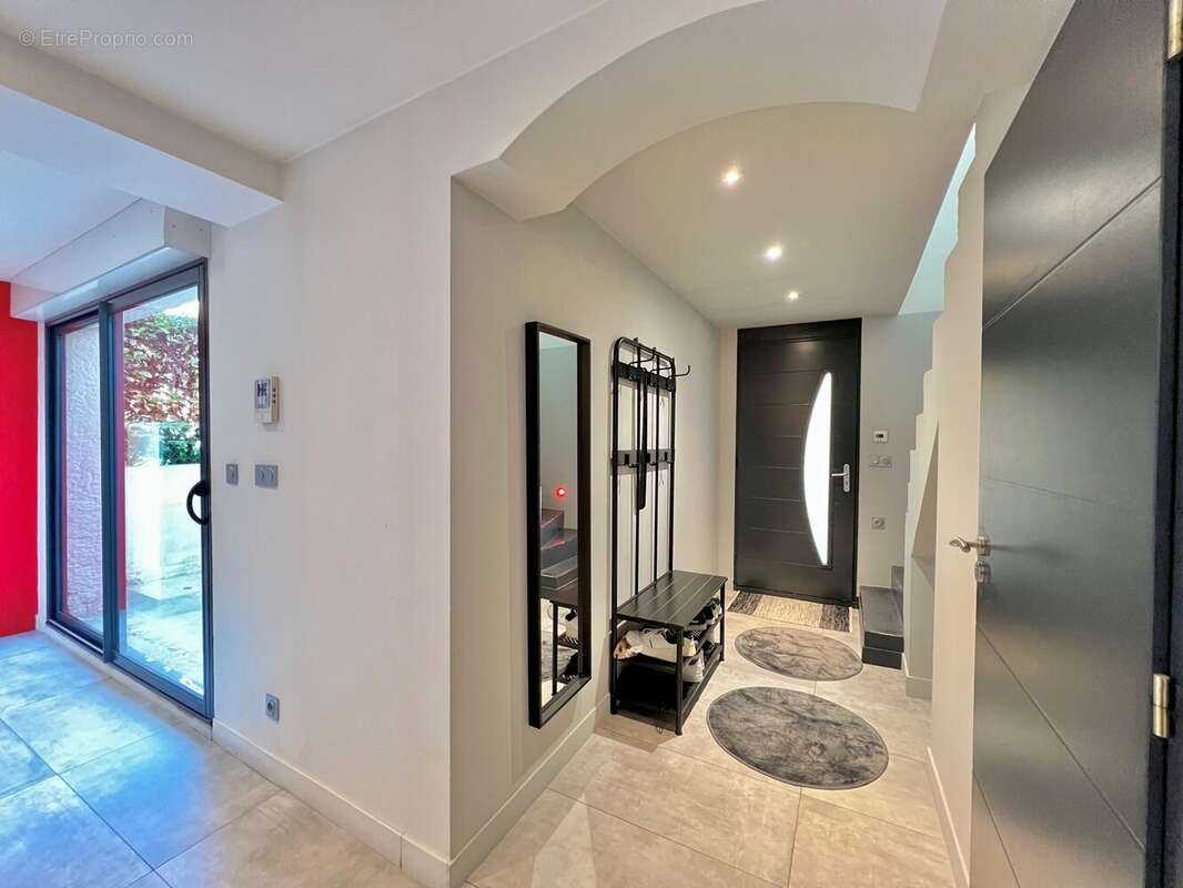 Maison à PONT-DE-CHERUY