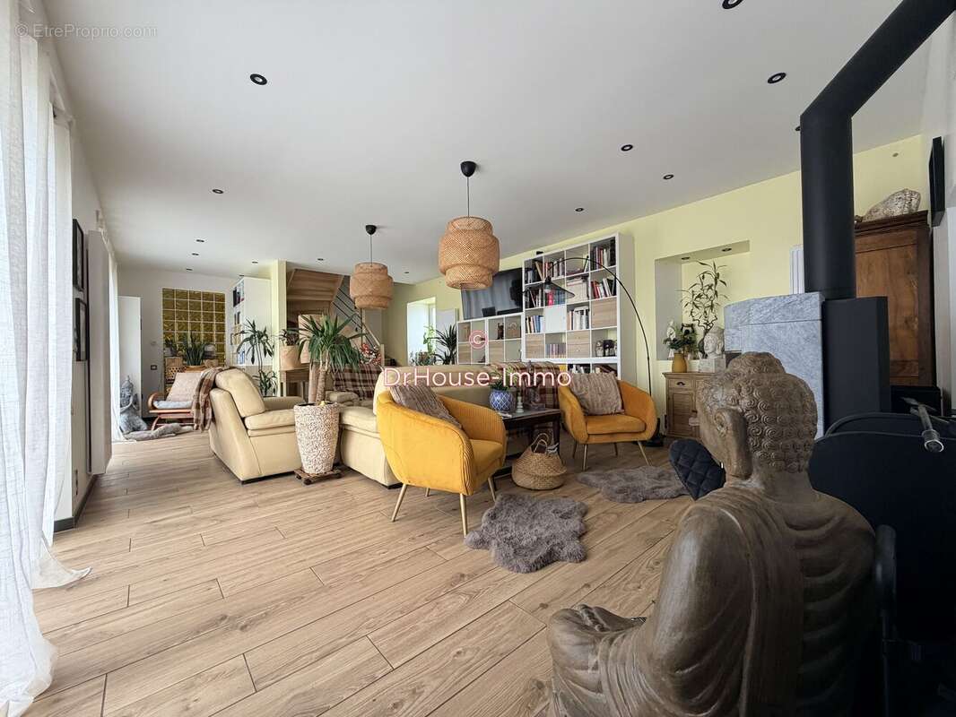 Maison 240 m² à Saint-Yrieix-La-Perche  - photo 7