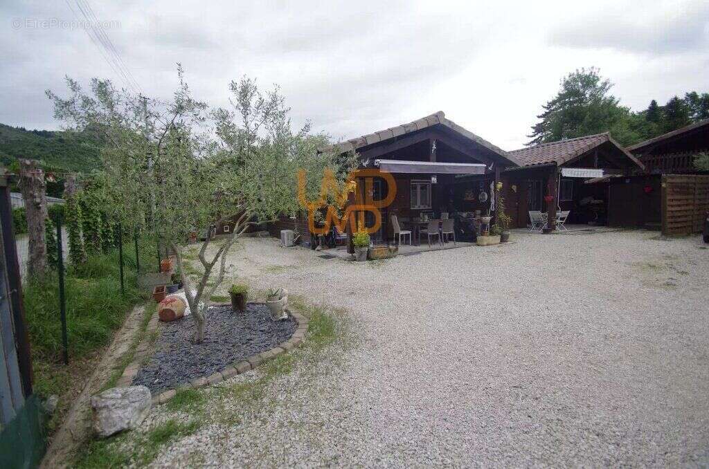 Maison à SAINT-JULIEN-EN-SAINT-ALBAN