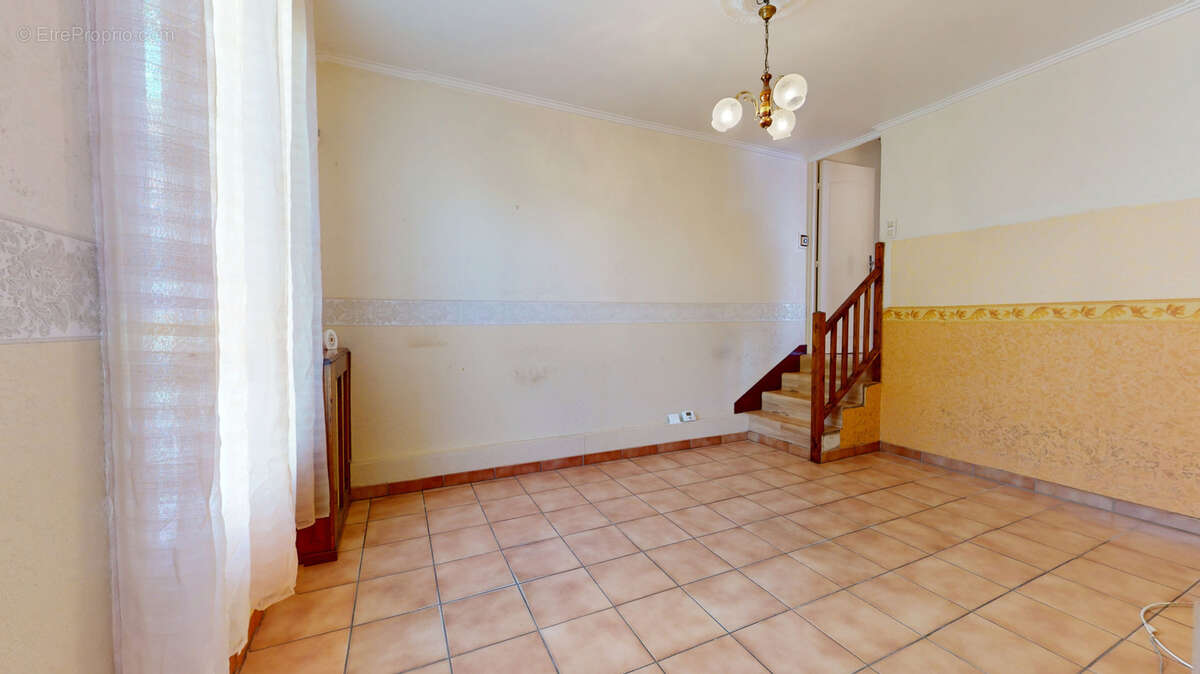 Maison 2 pièces avec beau terrain de 657 m2   Un véritable potentiel à révéler - photo 6