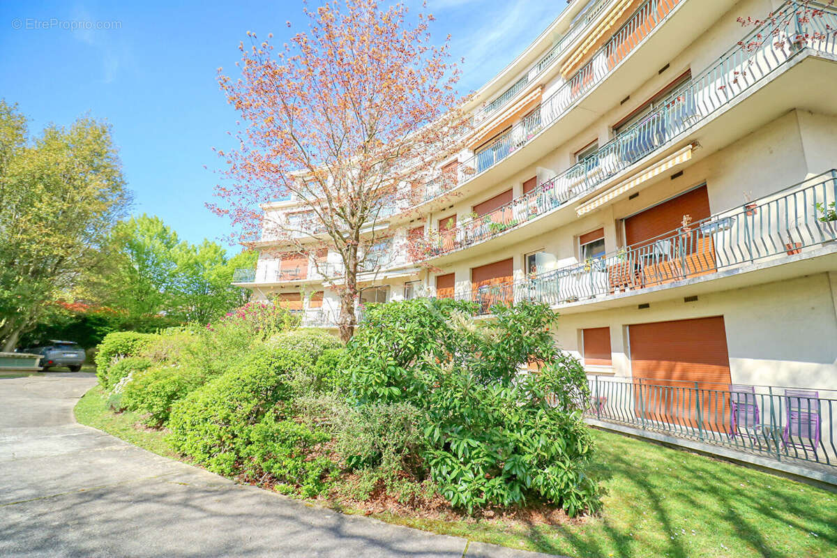 Appartement à LE PLESSIS-ROBINSON