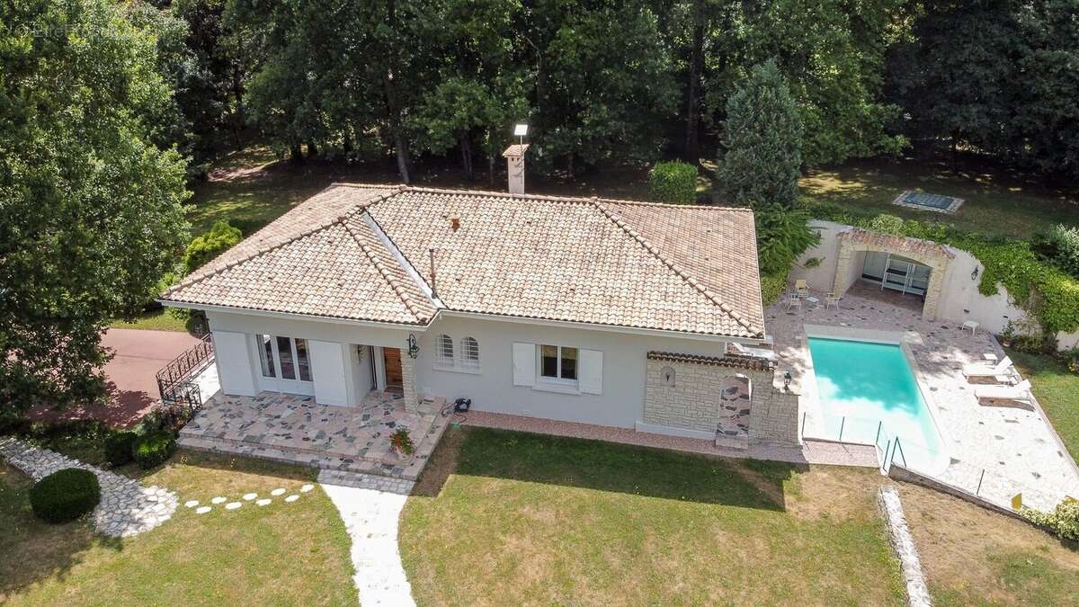 Maison à BARBEZIEUX-SAINT-HILAIRE