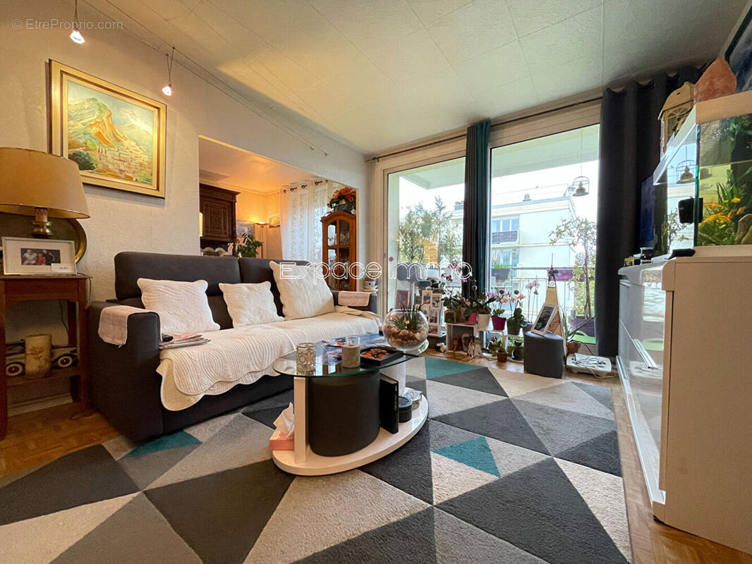 Appartement à MONT-SAINT-AIGNAN