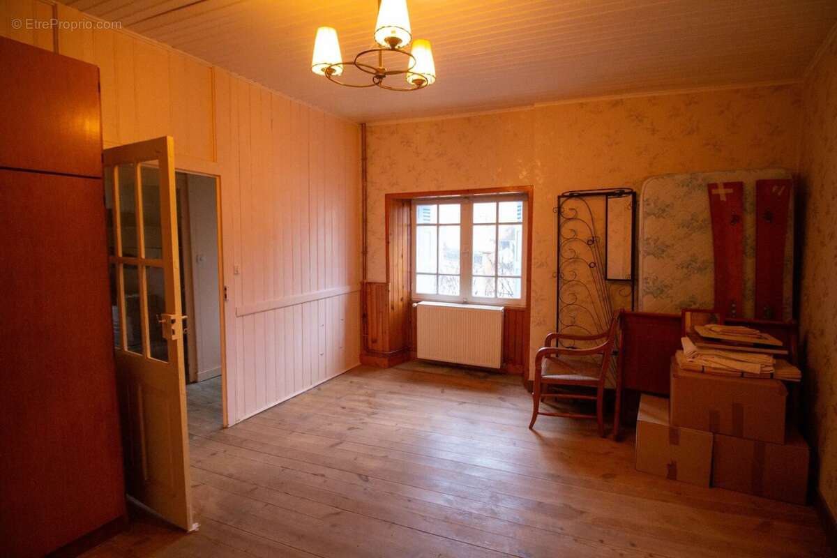 Maison à VILLEBOIS-LAVALETTE