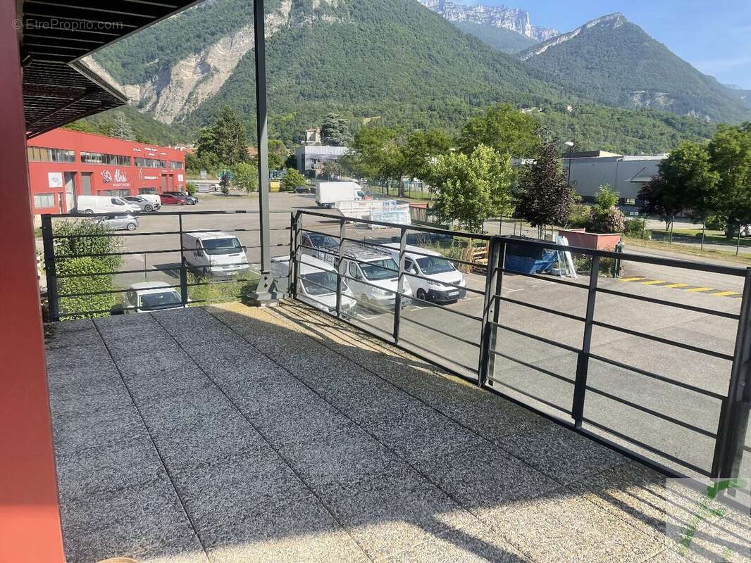 Commerce à LA TERRASSE