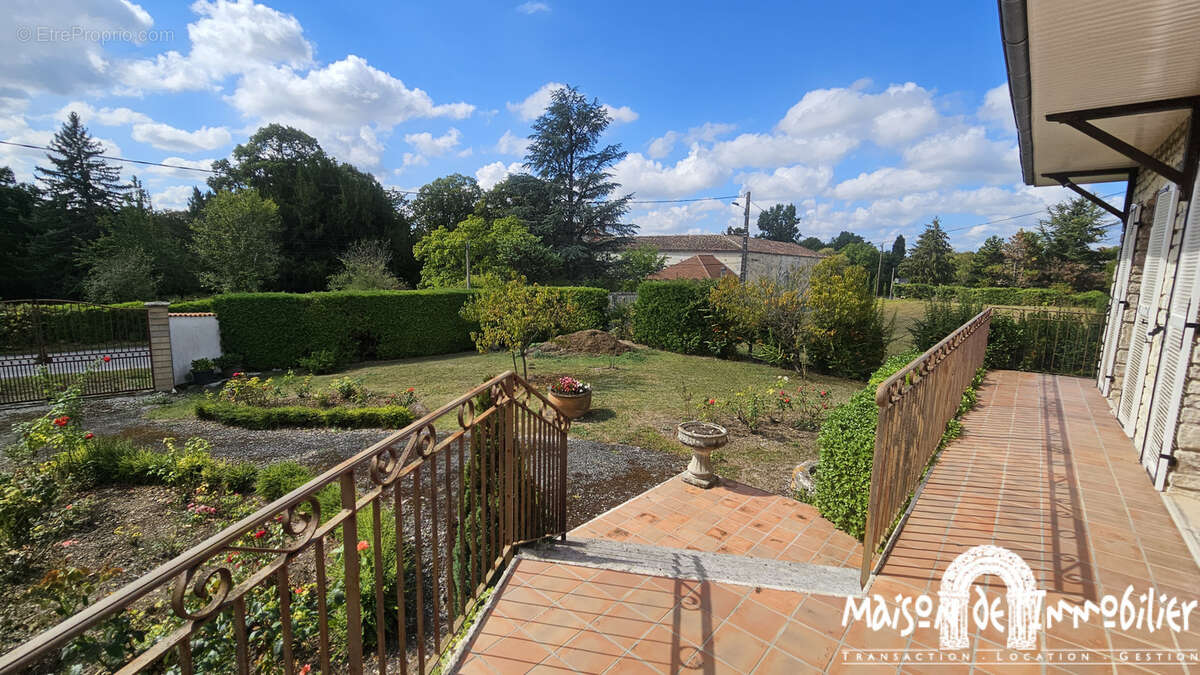 Maison à SAINT-FORT-SUR-LE-NE
