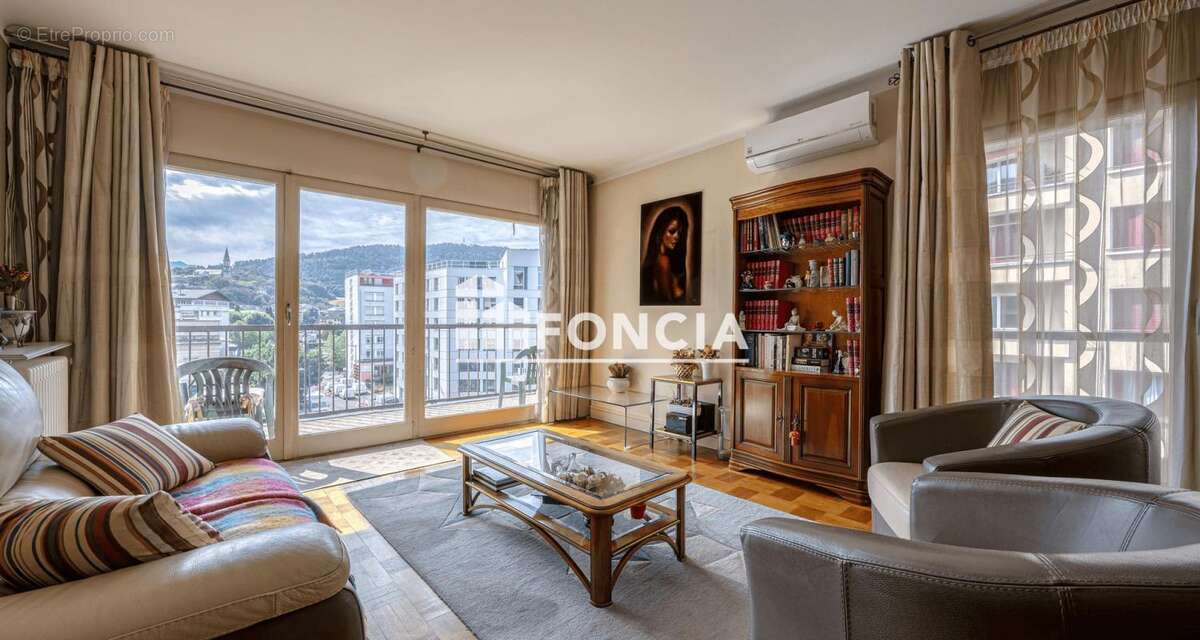Annecy – Avenue du Rhône – Grand appartement 3 pièces de 101,89 m² avec balcon en L et vue dégagée - photo 4