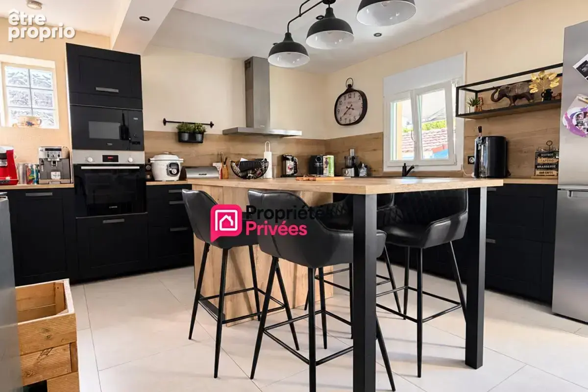 Plain-pied T6 de 123 m² à vendre avec piscine sans vis-à-vis CHÂTEAUGAY 63119 - photo 4