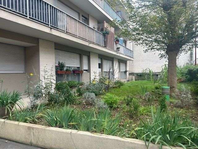 Parking à LE PRE-SAINT-GERVAIS