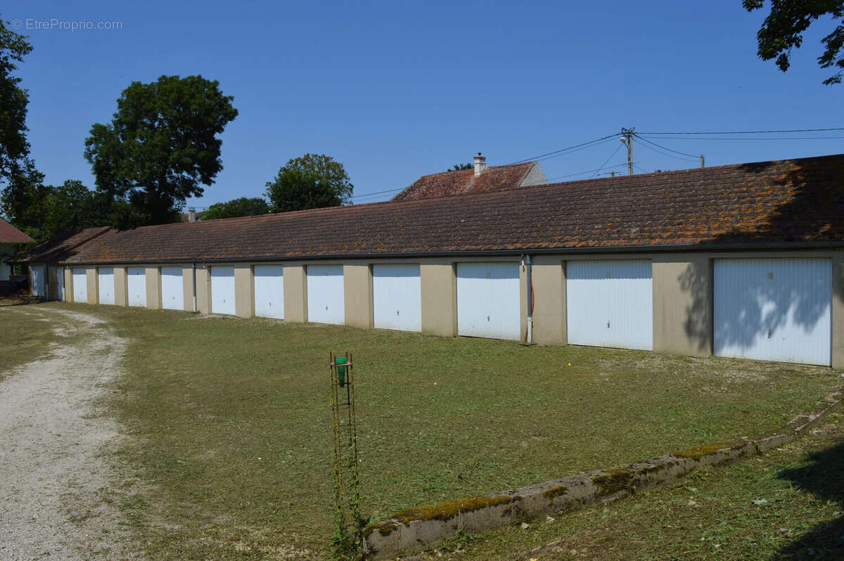 Appartement à MAROLLES-SOUS-LIGNIERES