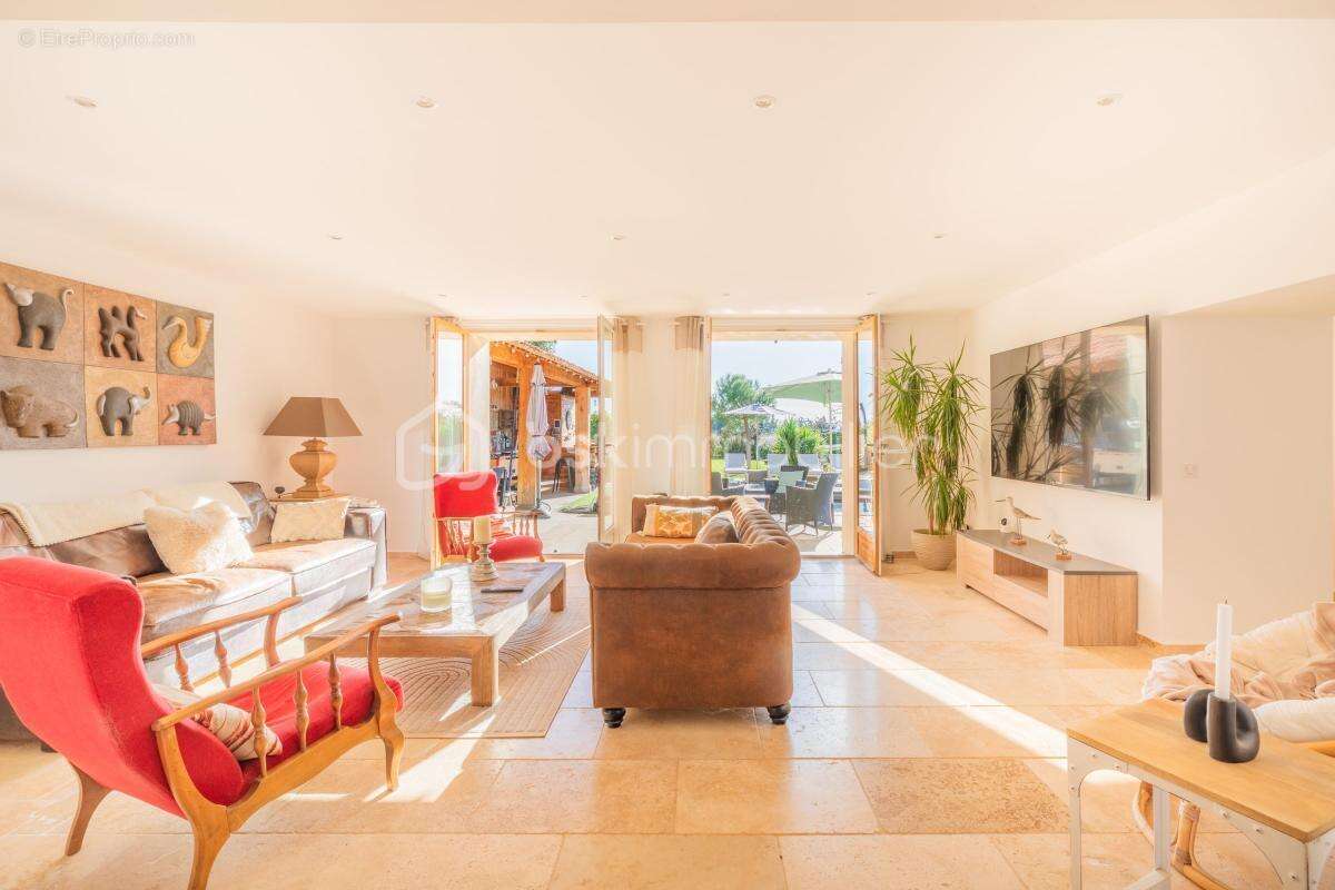 Maison à MONTAUROUX