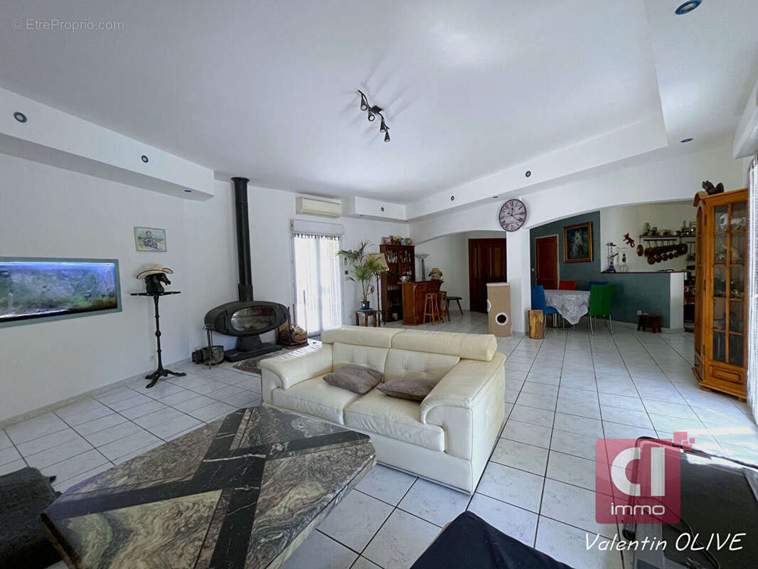Maison La Roquebrussanne 6 pièces 190 m2 avec dépendance. - photo 3
