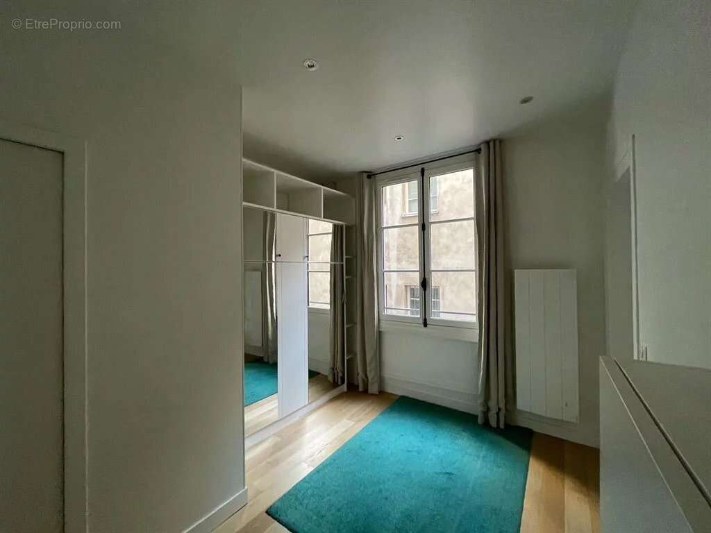 Appartement à PARIS-1E