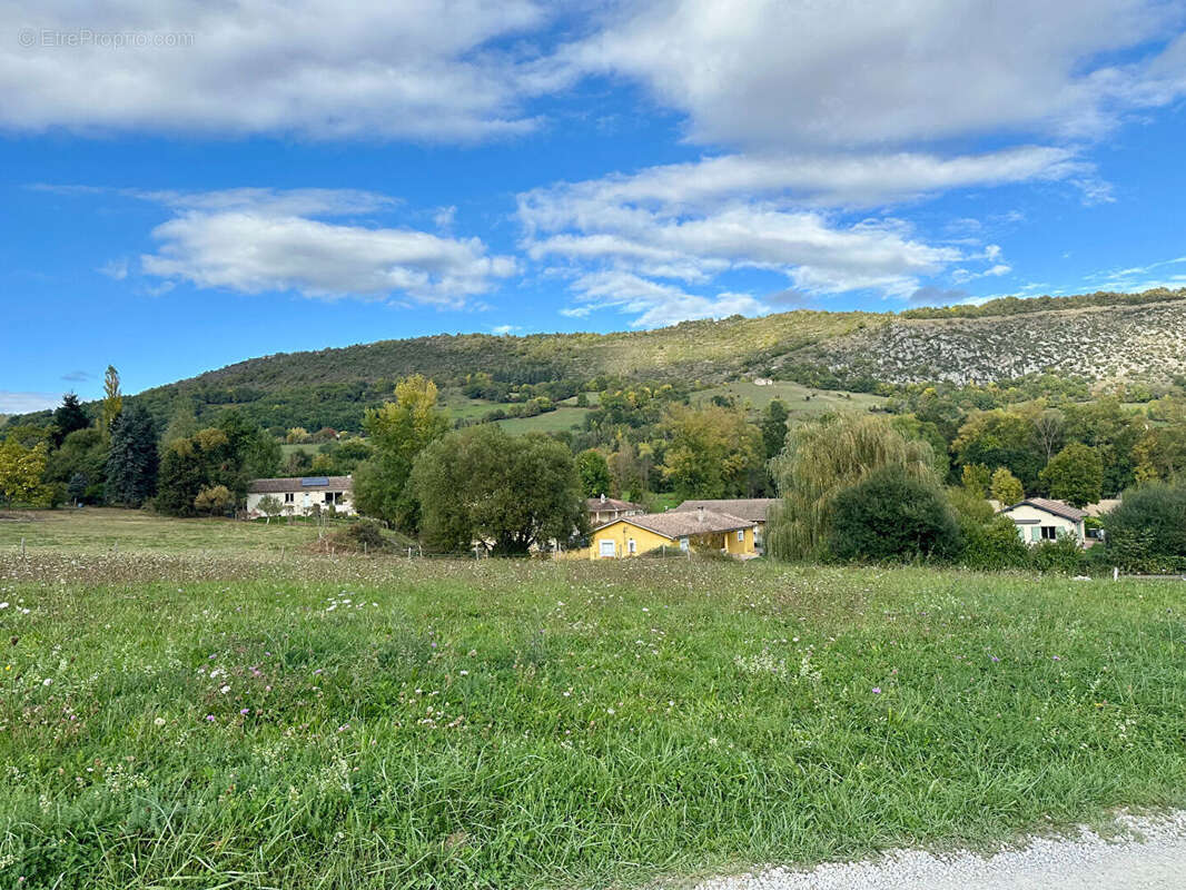 Terrain constructible de 1 700 m² à Foix. Un cadre de vie à imaginer selon vos envies - photo 3