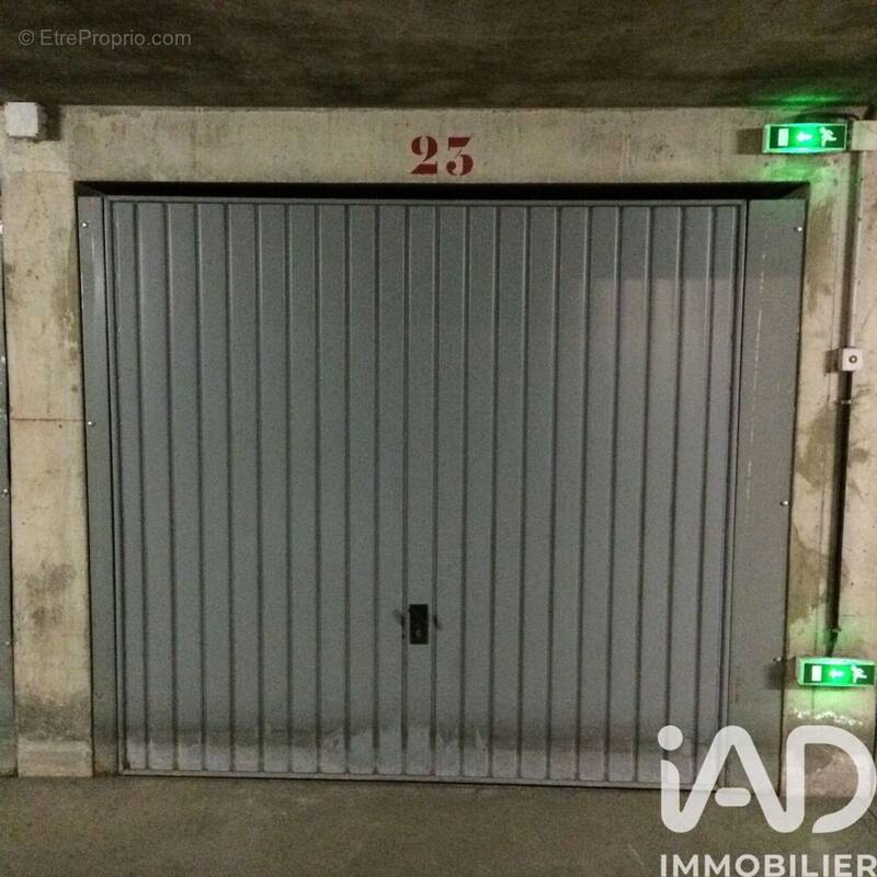 Photo 1 - Parking à LYON-3E