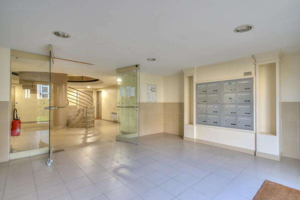 Appartement à VOISINS-LE-BRETONNEUX