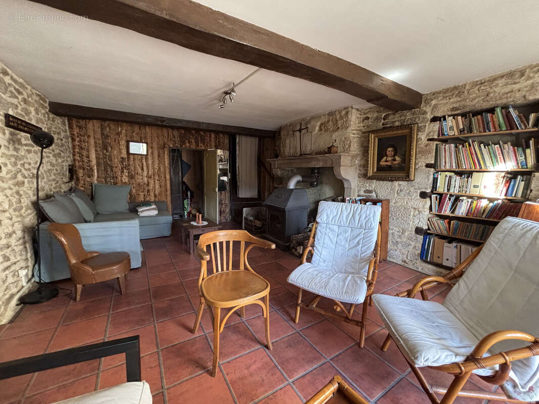AIGNAY LE DUC  Maison du XVIè s de 125 m2 avec une terrasse et un terrain non attenant de 240m2 - photo 7