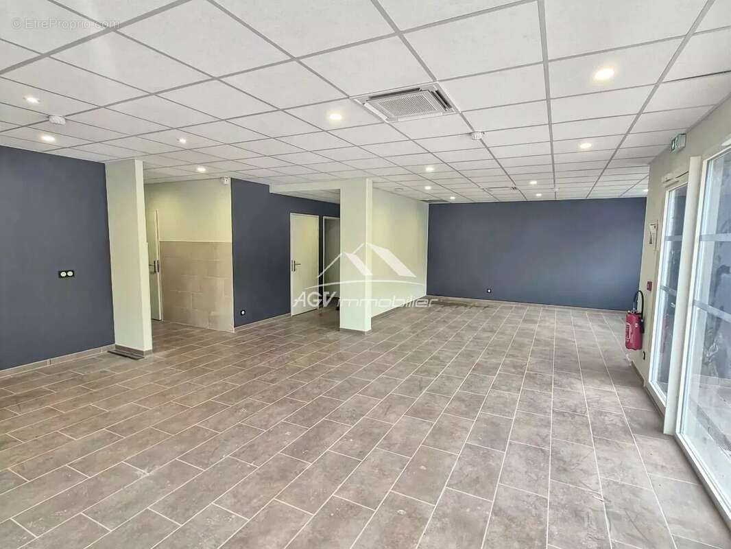 Commerce à SAINT-MARTIN-DE-VALGALGUES