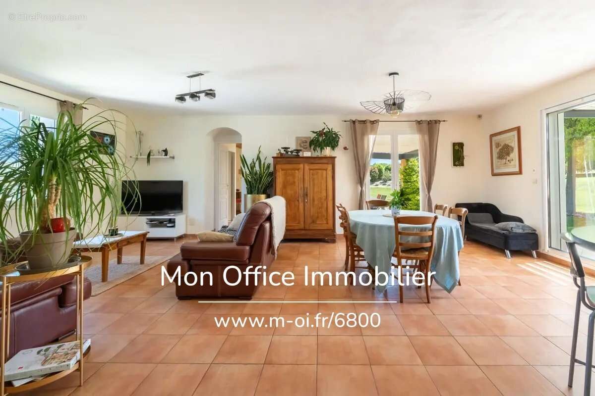 Maison à MEYREUIL