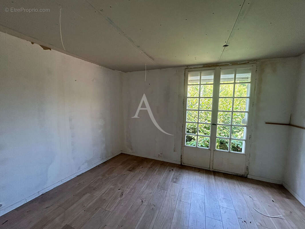 INDRE ? Maison familiale 3 CH avec dépendance habitable : un bien aux multiples possibilités ! - photo 11