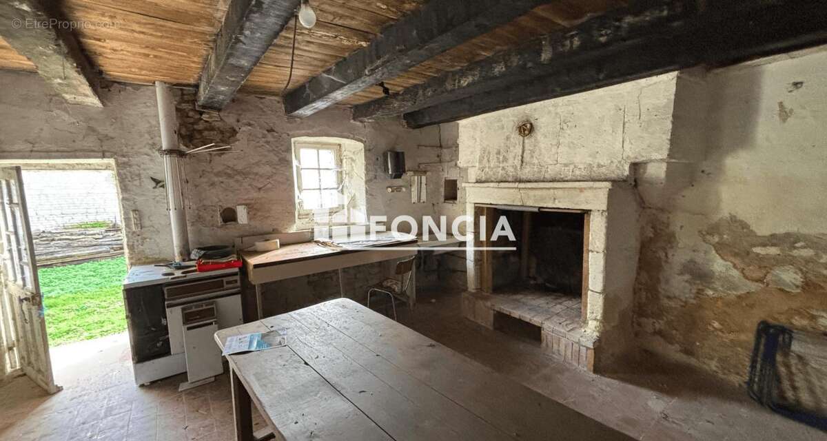 Maison et dependances a renover - photo 3