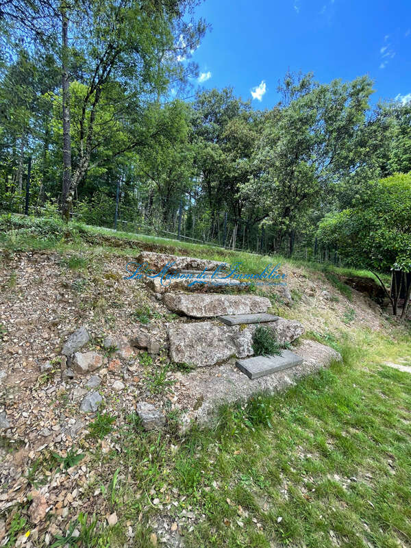 Entre ANDUZE et LASALLE, grande maison de 187 m2 hab F6  sur 1280 lm2 de terrain avec piscine - photo 4