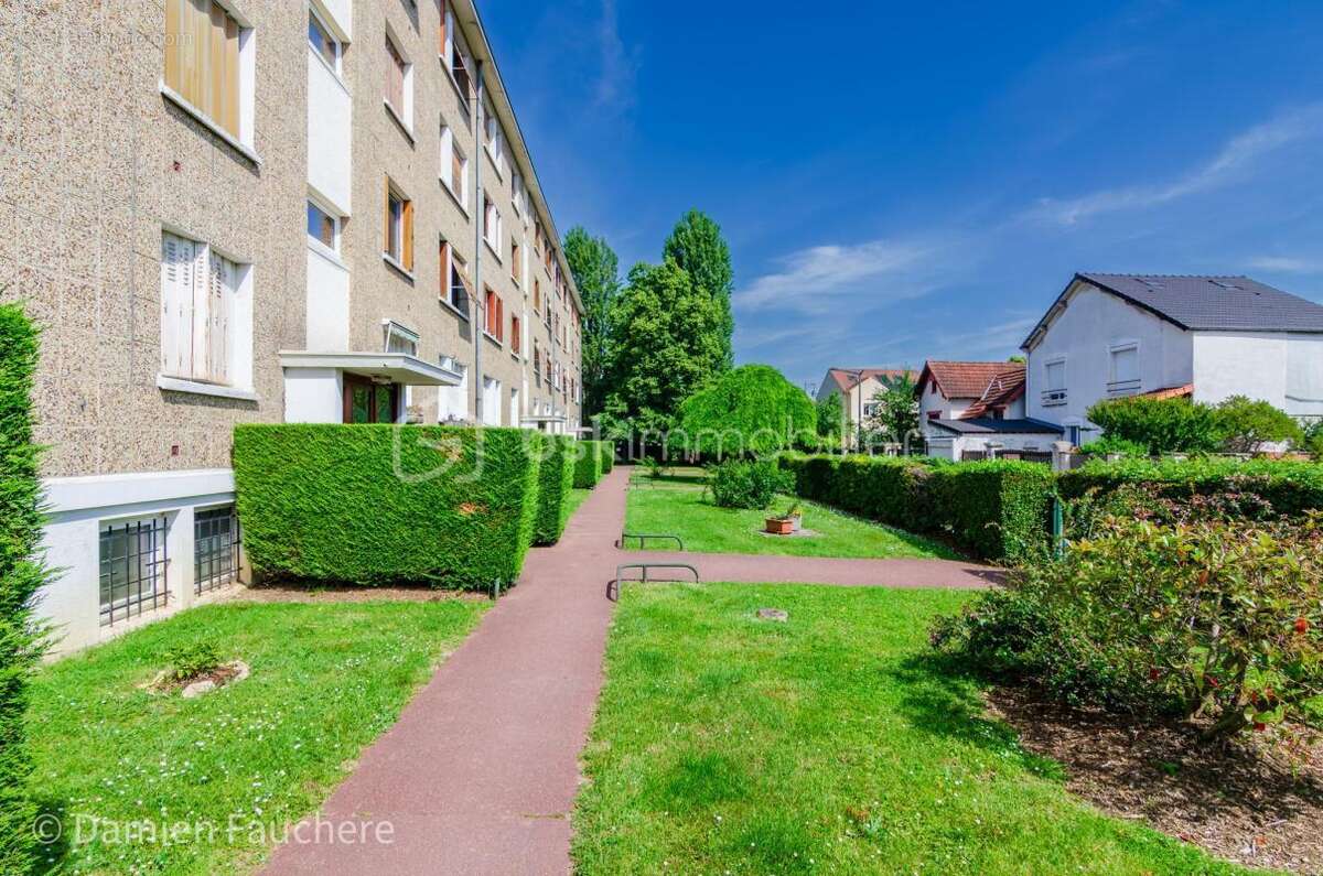 Massy Descartes, Appartement 4 pièces en très bon état, avec balcon, cave et garage ! - photo 11