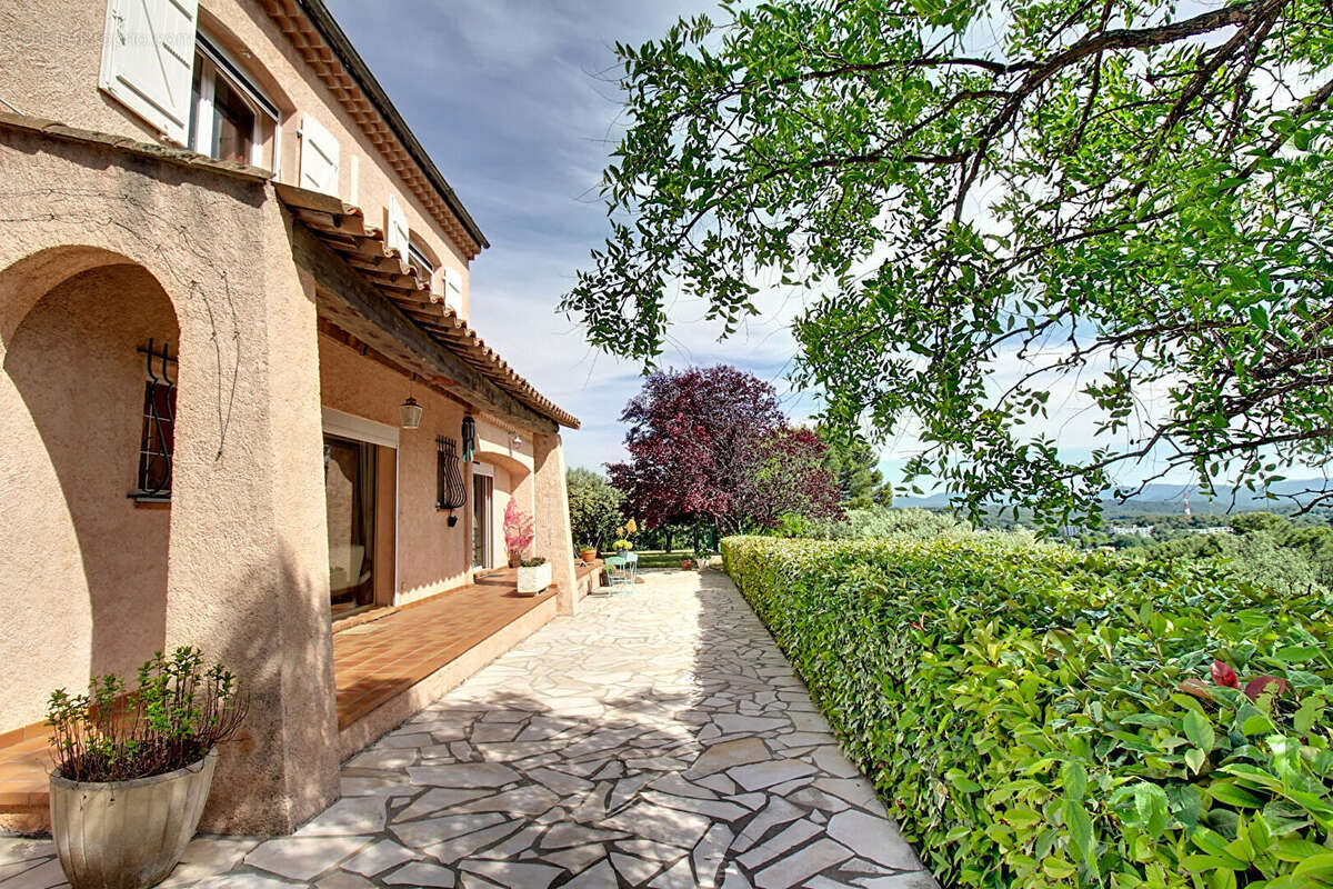 A VENDRE EN EXCLUSIVITE à Draguignan - Maison 4 pièces Lumineuse et calme avec belle vue - photo 19