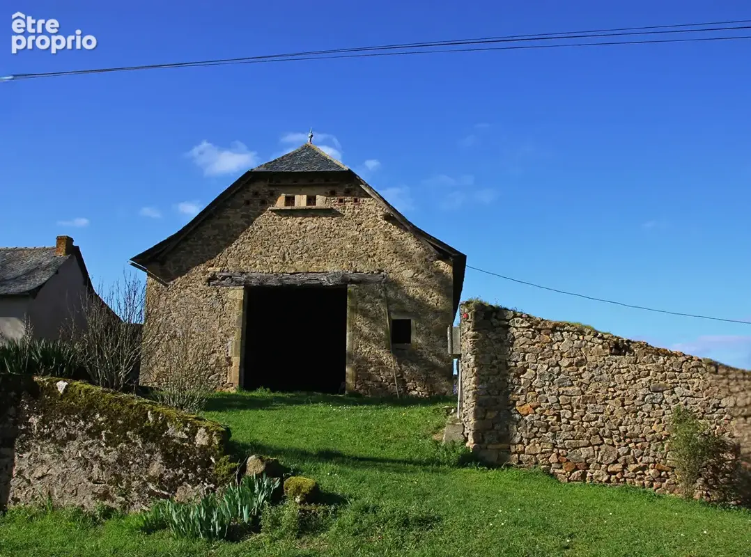 MONTBAZENS - Authentique corps de ferme en pierres, superbe grange et dépendances. - photo 3