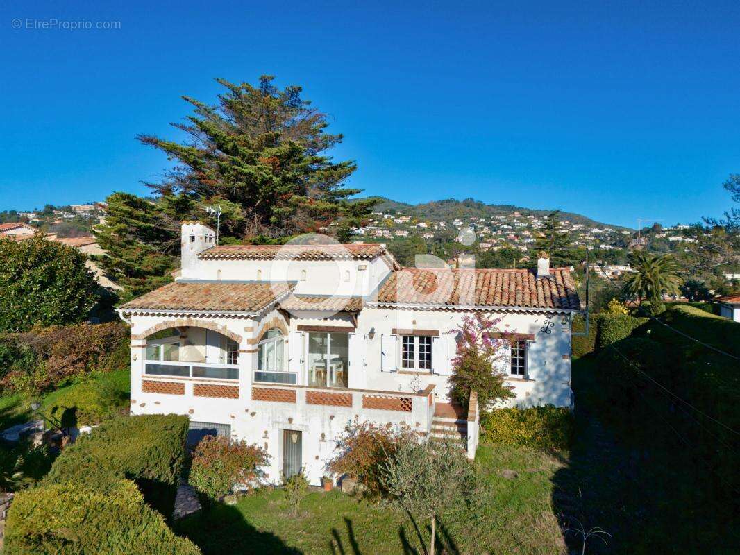 Maison à MANDELIEU-LA-NAPOULE