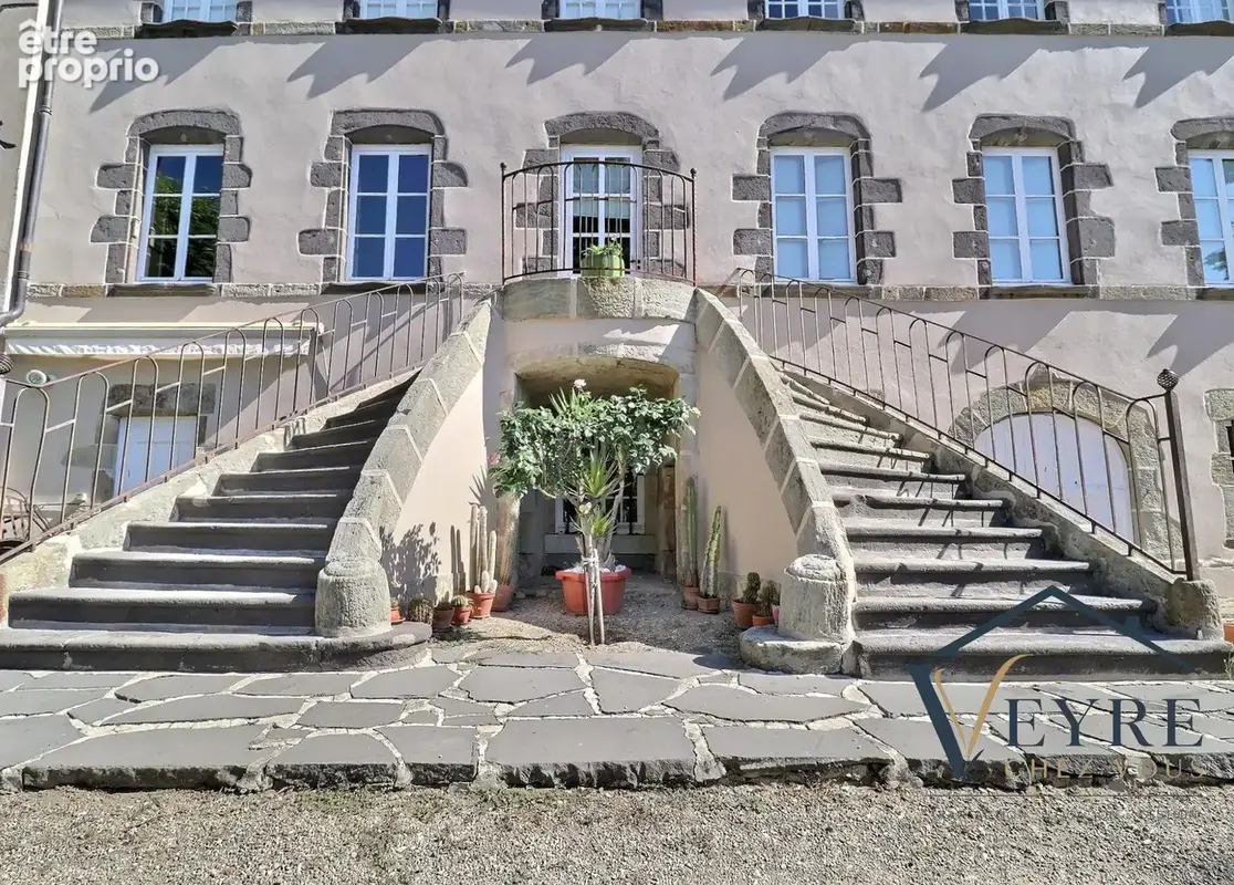 Maison 470 m² à Busseol  - photo 2