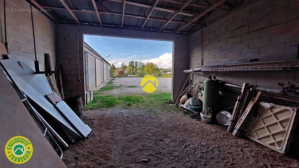 Commerce à RAVIERES