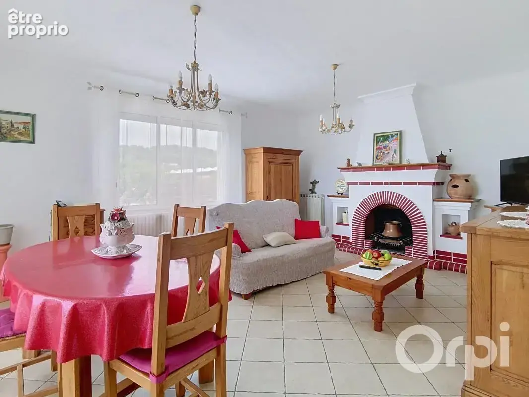 Ollioules (83190) Maison type 7 de 180m²  avec jardin et piscine - photo 3
