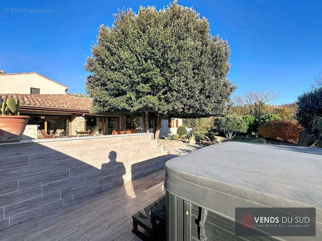 Maison à COLOMBIERES-SUR-ORB