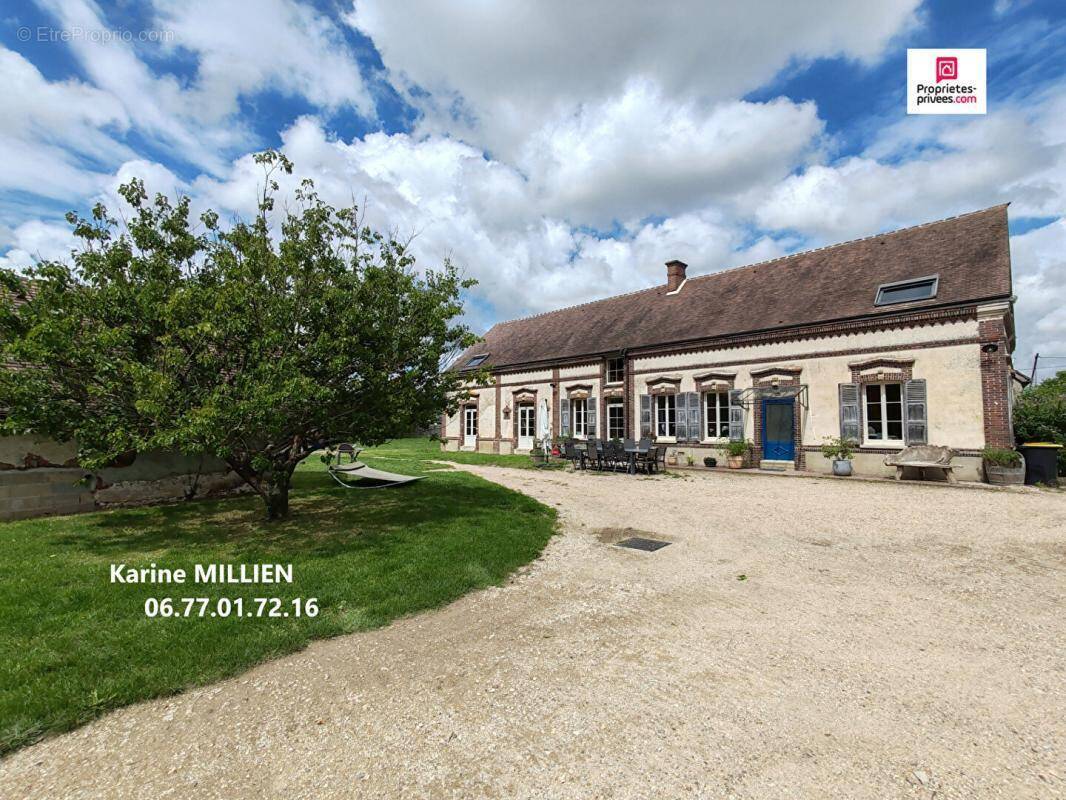 Maison à COURDEMANCHE