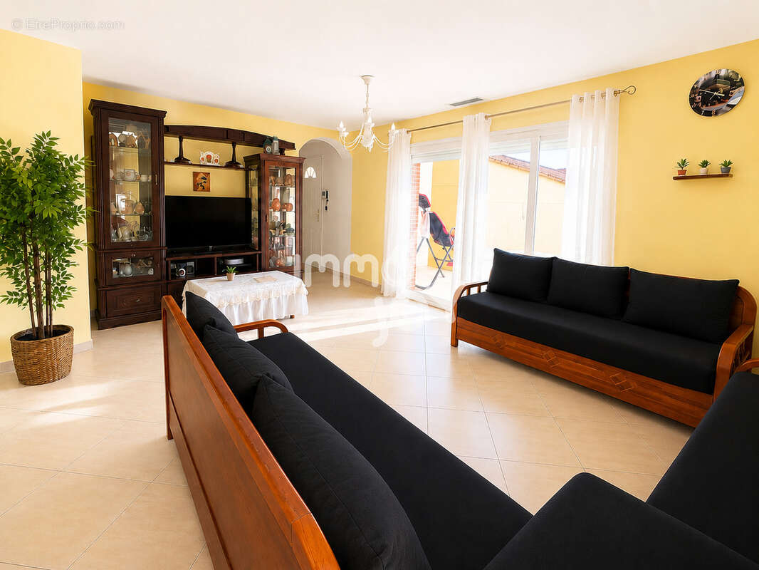 Spacieuse maison T6 avec un beau terrain de 820 m2 - photo 2