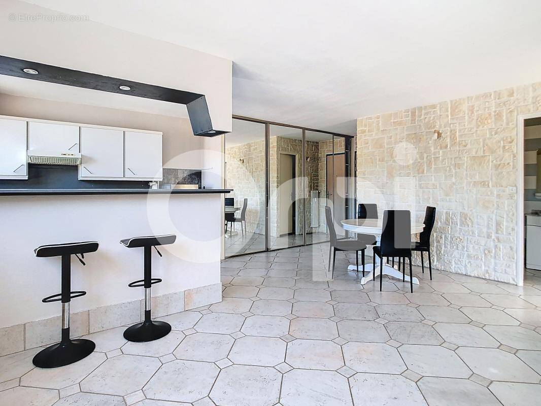 Appartement à NOTRE-DAME-DE-SANILHAC