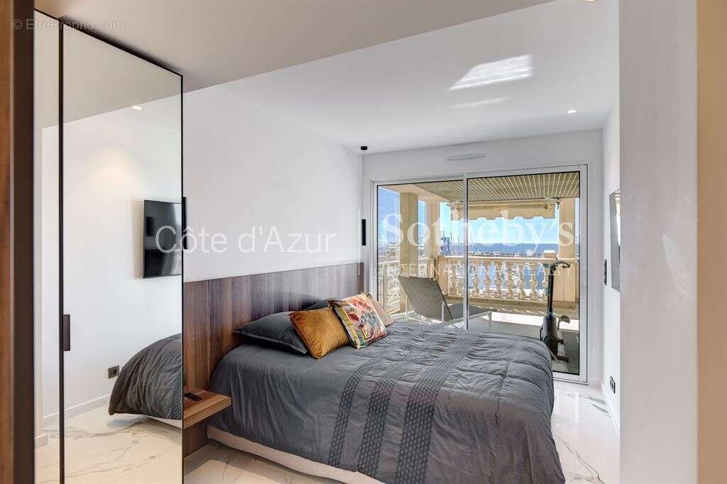 Appartement à VALLAURIS