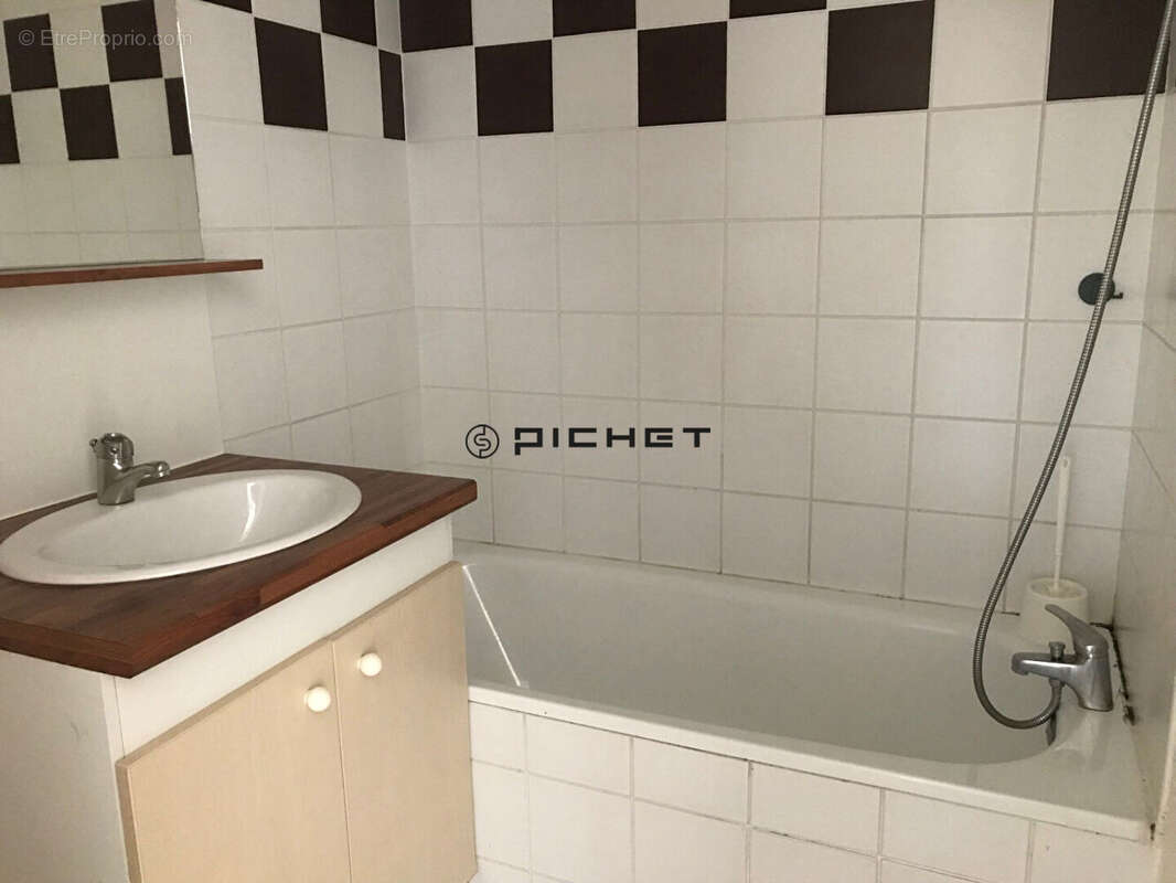 Maison à MONTREJEAU