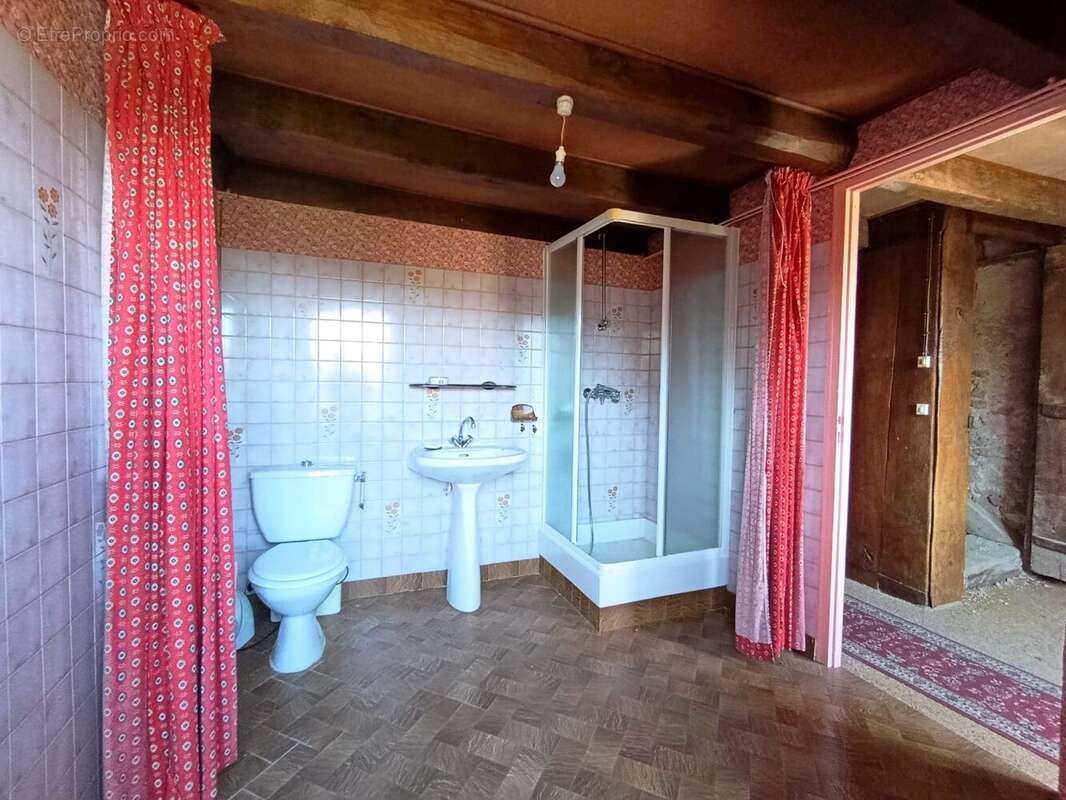 Maison à SAINT-YRIEIX-LA-MONTAGNE