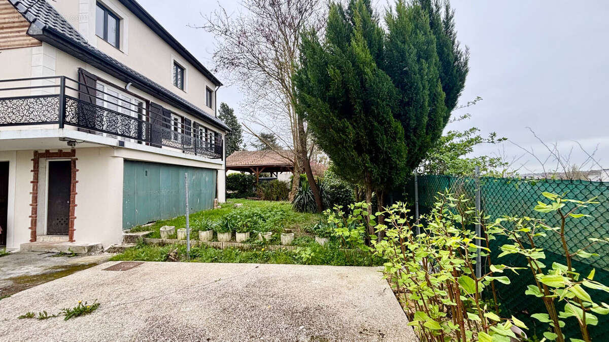 Maison à CORBEIL-ESSONNES