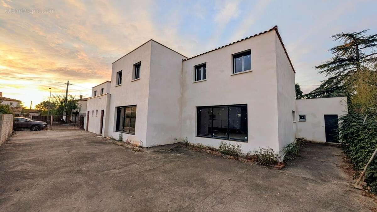 Maison à SAINT-BRES