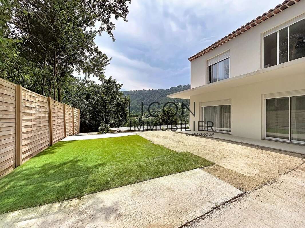 Maison à TOURRETTE-LEVENS