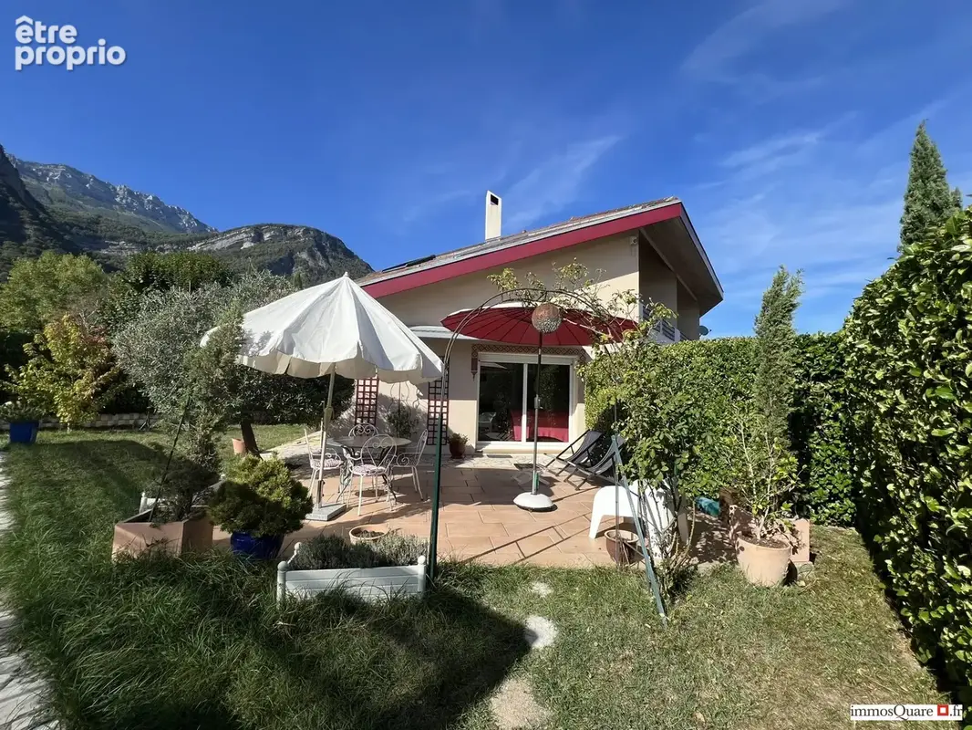 Photo Maison à Lumbin au prix de 780 000€