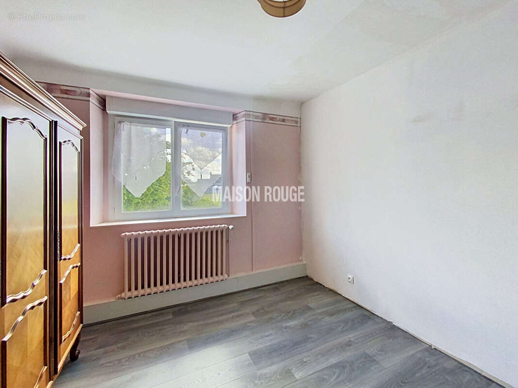 PLOUEZEC  Maison en pierre 103 m² Jardin 2360 m² - photo 10